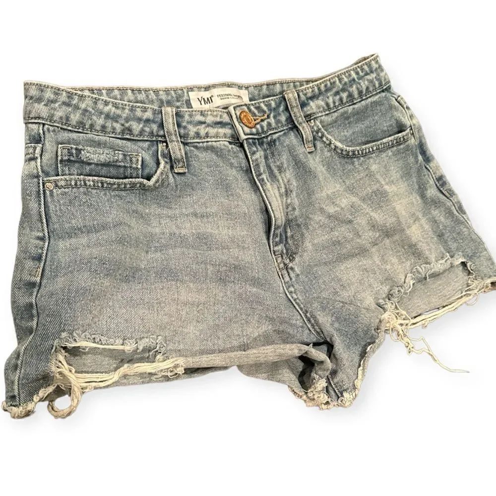 YMI Festival Shortd Size 7 Distressed